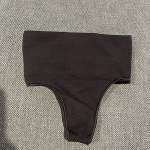 Black core control thong